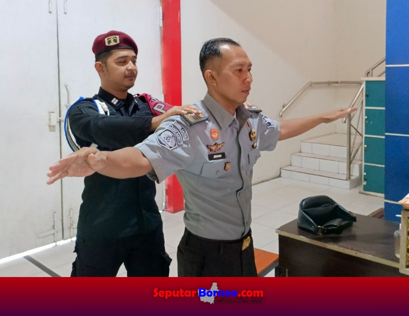 Petugas P2U Lapas Sampit Lakukan Penggeledahan Badan dan Barang Bawaan