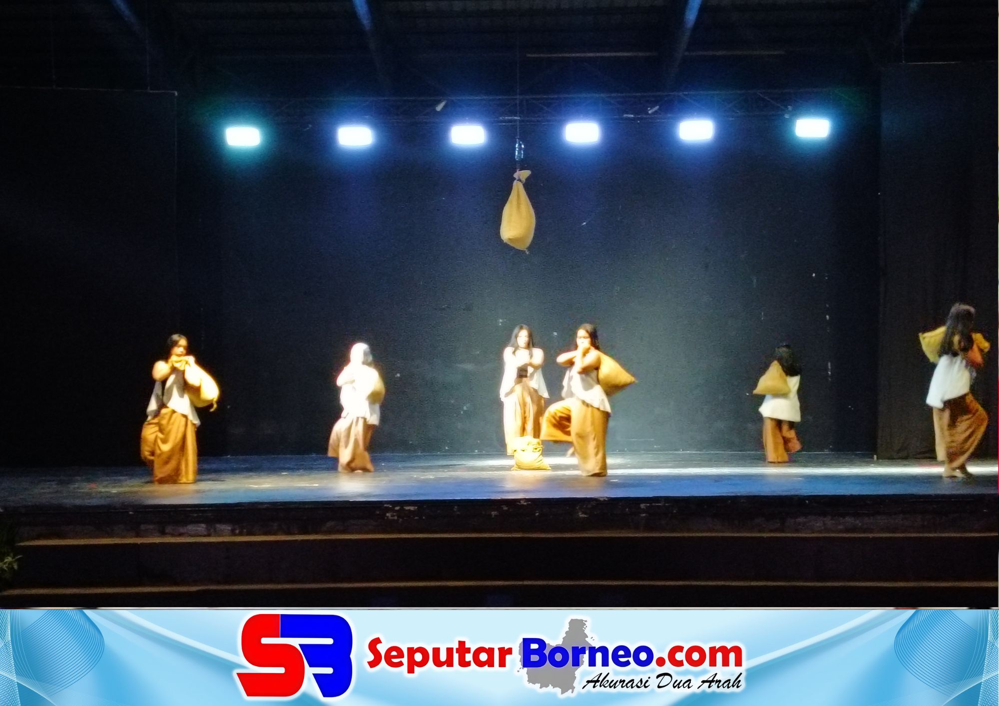 CKCM 2026 Guncang Panggung Taman Budaya, Koreografi Kalteng Sajikan Tarian Perjalanan Sungai