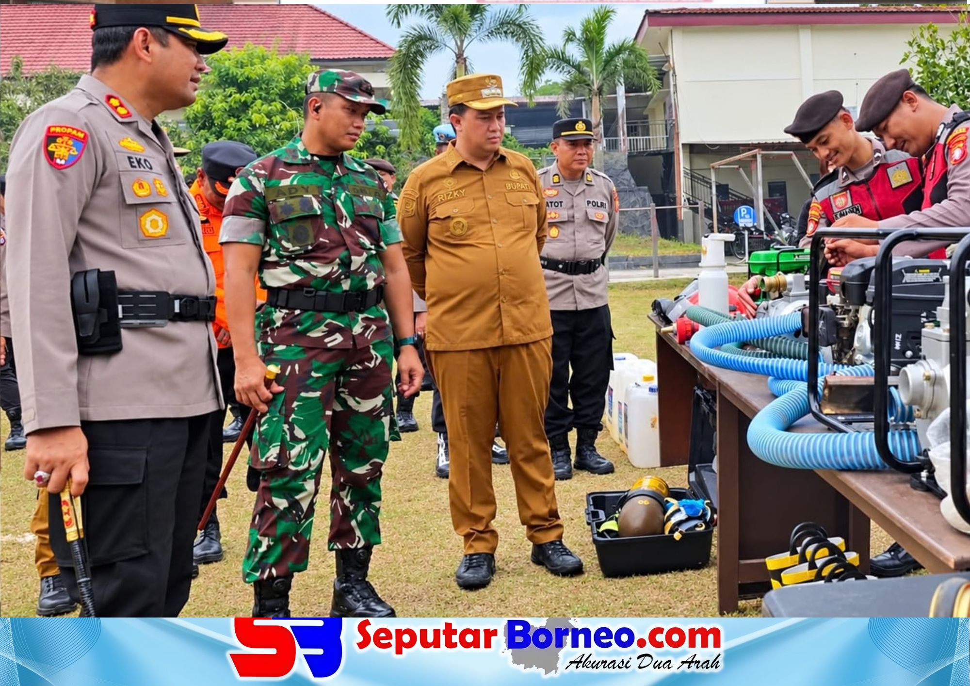 Bupati Lamandau Rizky Aditya Putra bersama Kapolres dan Dandim cek dalam Apel Gabungan Gelar Sarana dan Prasarana (Sarpras) Karhutla yang berlangsung di Halaman Apel Polres Lamandau, Senin (28/9/2026).FOTO: ISTIMEWA/SB