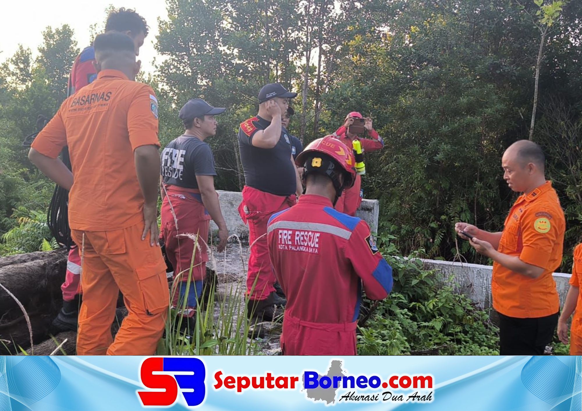 Basarnas Palangka Raya ketika melakukan pencarian terhadap orang yang tersesat di hutan. (FOTO:ISTIMEWA)