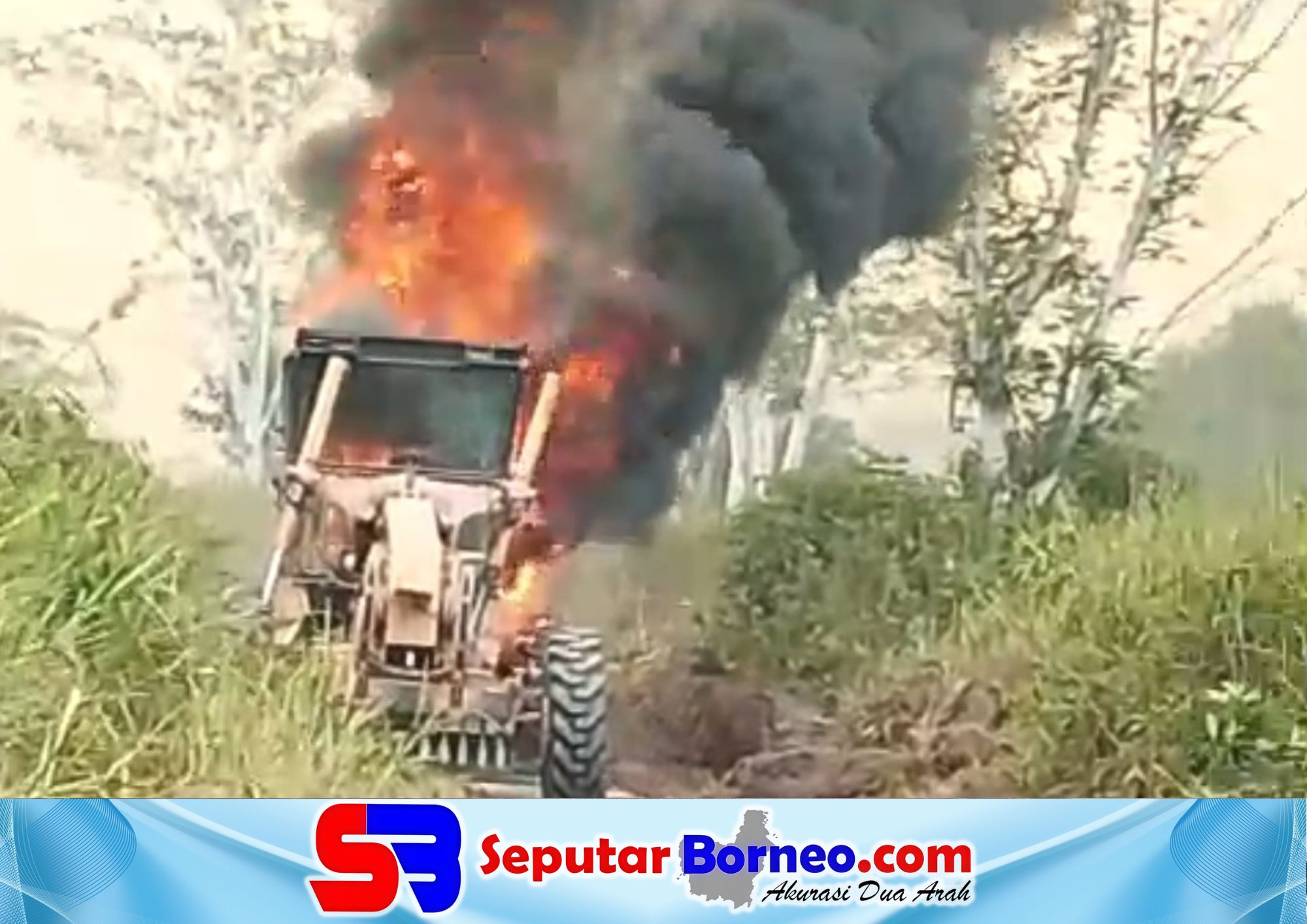 Tampak grader milik perusahaan di wilayah Bagendang terbakar akibat karhutla. (FOTO: ISTIMEWA)
