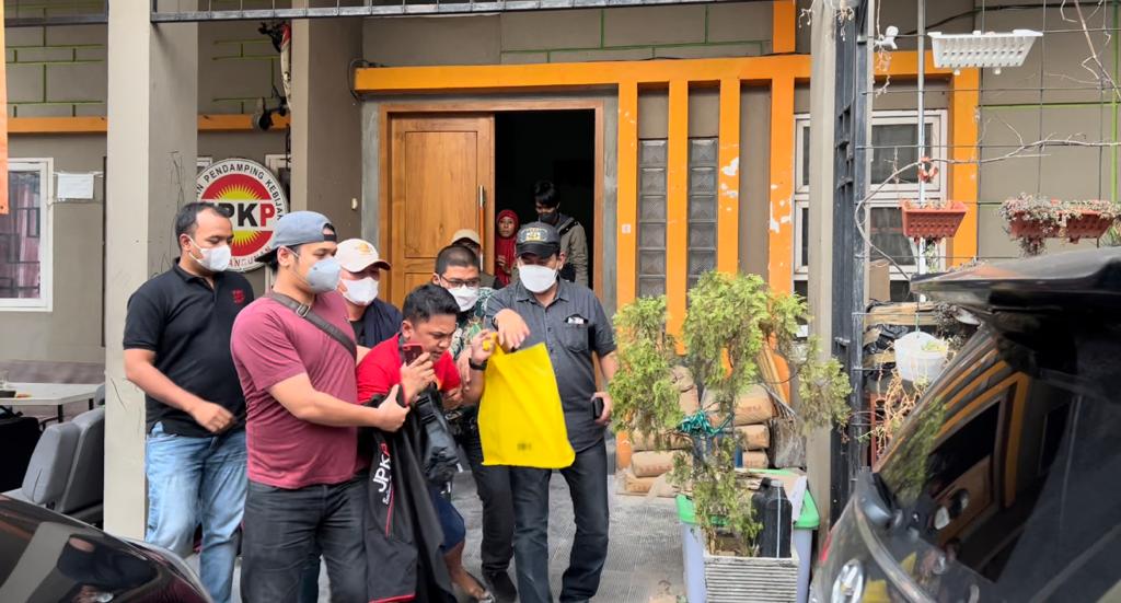 Tim Tabur Kejagung Amankan Terpidana Perkara Pencabulan 
