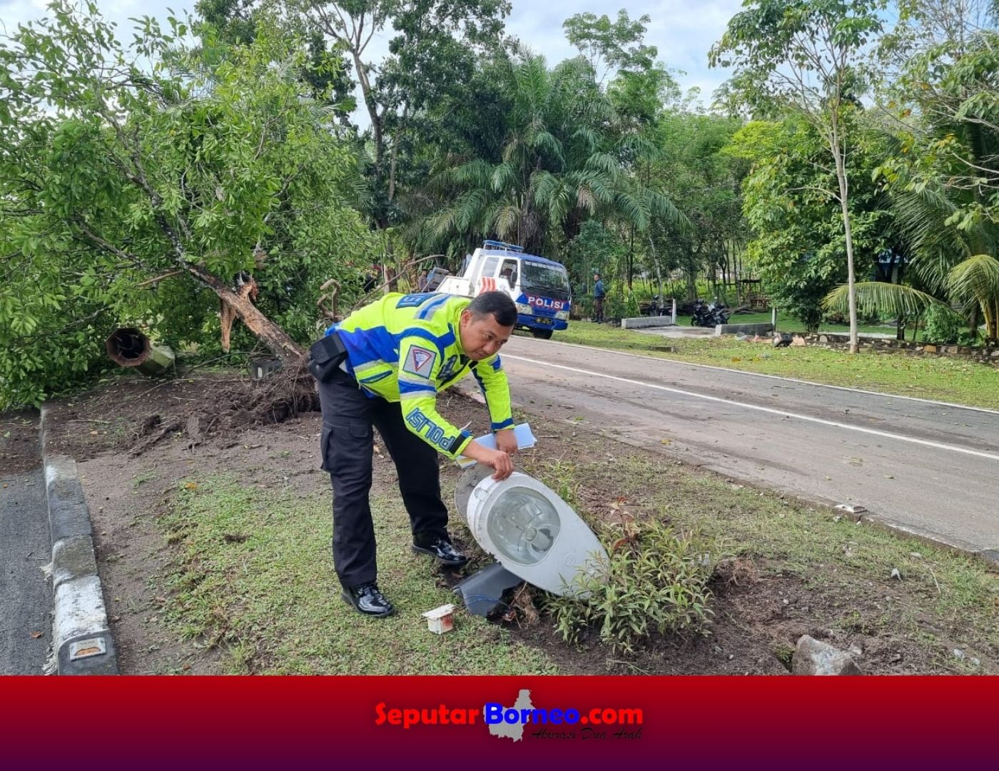 Kecelakaan Mobil Dinas Polisi Disebabkan Slip Ban