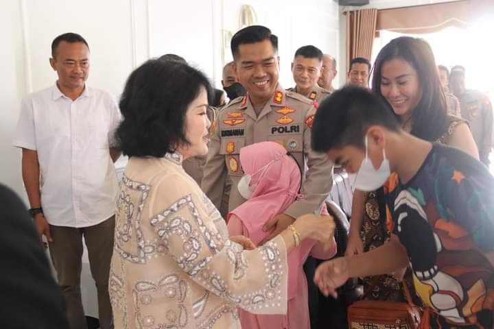 Bupati Pulpis Open House Natal Bersama Masyarakat