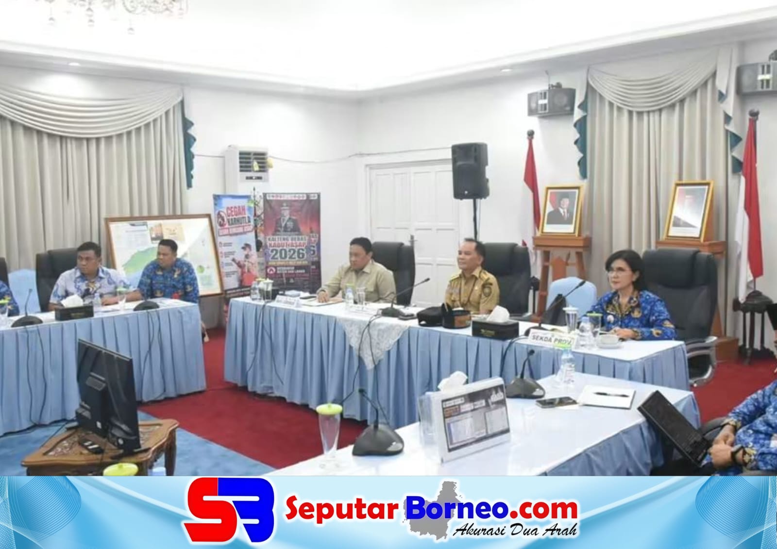 Gubernur Kalteng, H Agustiar Sabran didampingi Wagub dan Sekda mengikuti rapat virtual bersama Presiden RI Prabowo Subianto. (FOTO:ISTIMEWA)