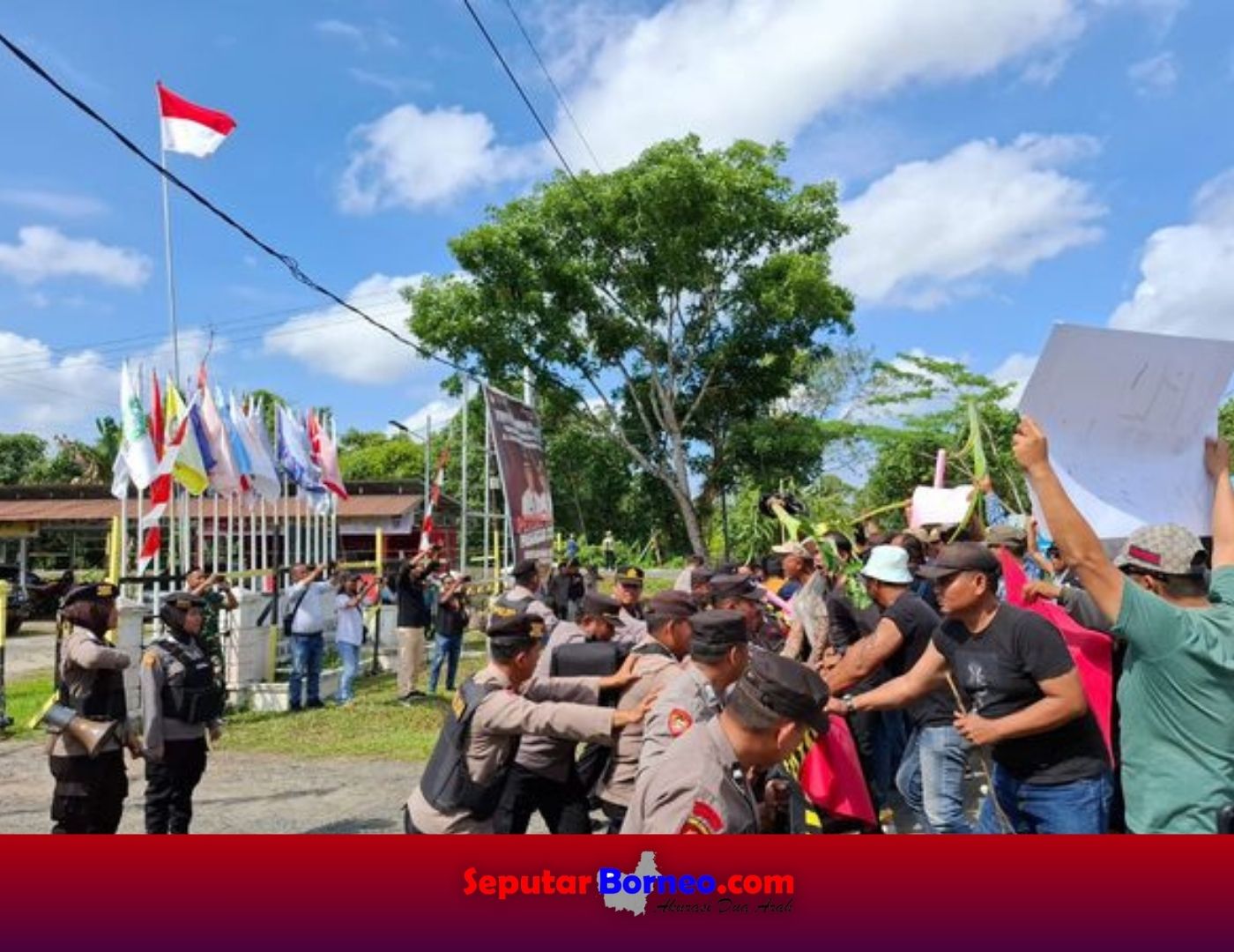 Simulasi pengamanan unjuk rasa dalam menyambut Pilkada 2024. (FOTO:ISTIMEWA)
