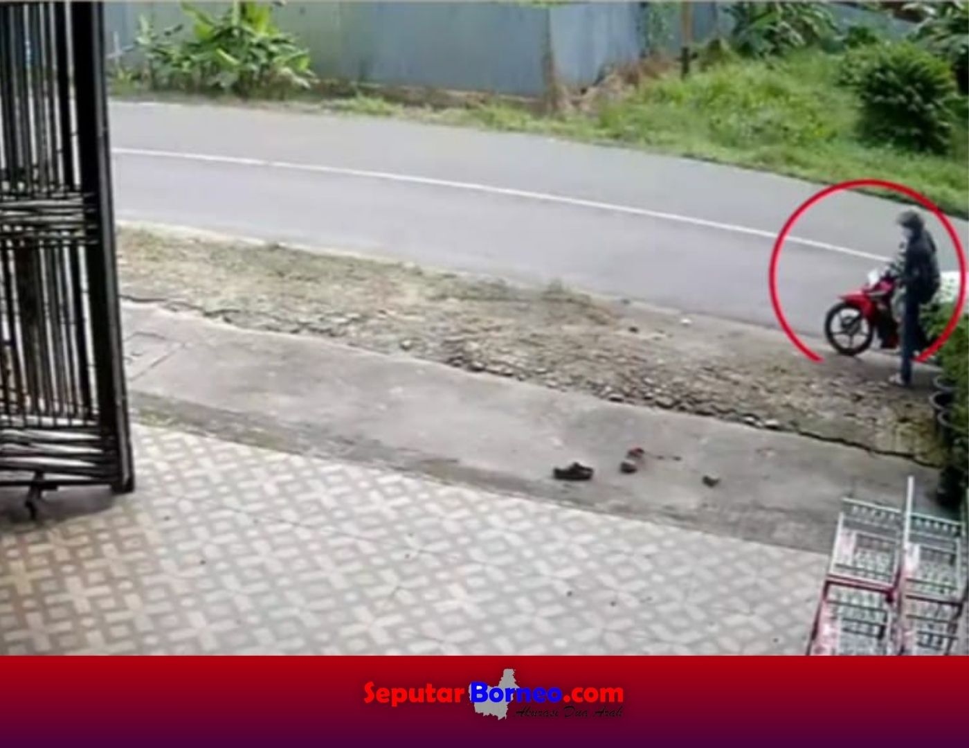 Tampak sepeda motor korban yang dibawa maling terekam CCTV warga setempat. (FOTO:ISTIMEWA)
