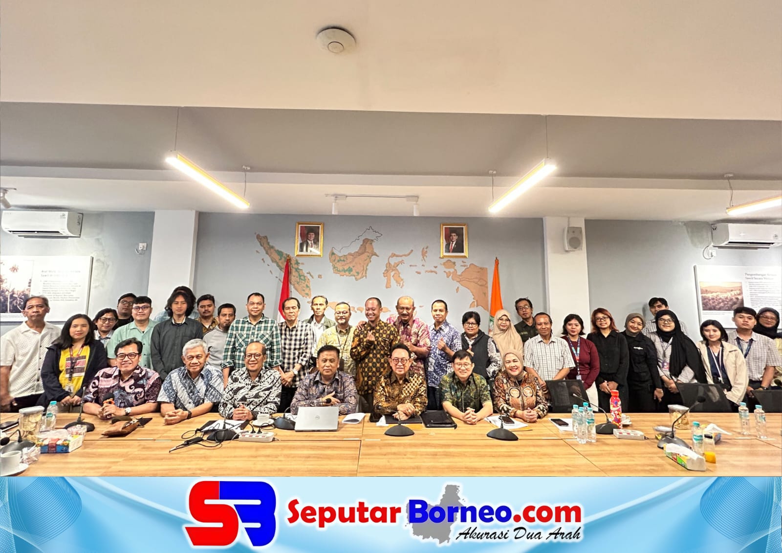 Ketua GPKI Edi Martono bersama pengurus lainnya saat memberikan keterangan kepada para awak media, baru-baru ini. FOTO: ISTIMEWA/SB