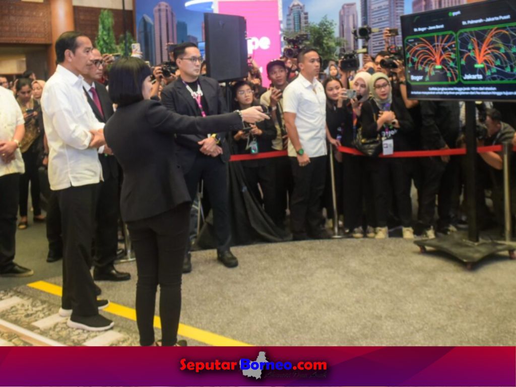 Presiden Jokowi Tinjau Pameran Hub Space di JCC