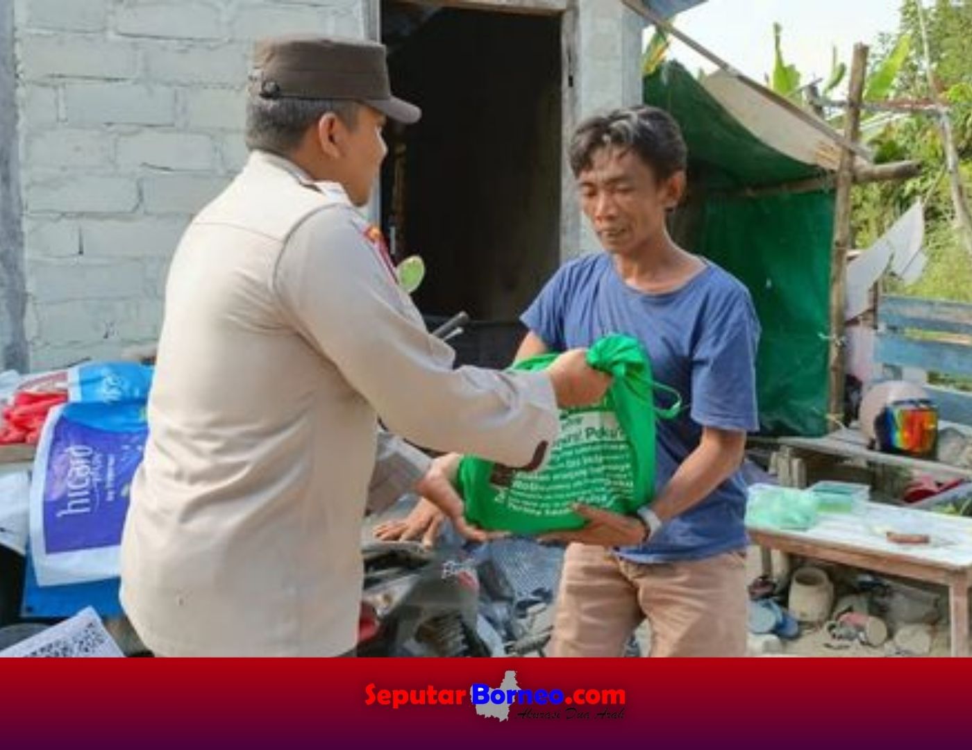 Ciptakan Cooling Sytem, Polsek Arsel Bagikan Bansos Kepada Masyarakat Kurang Mampu