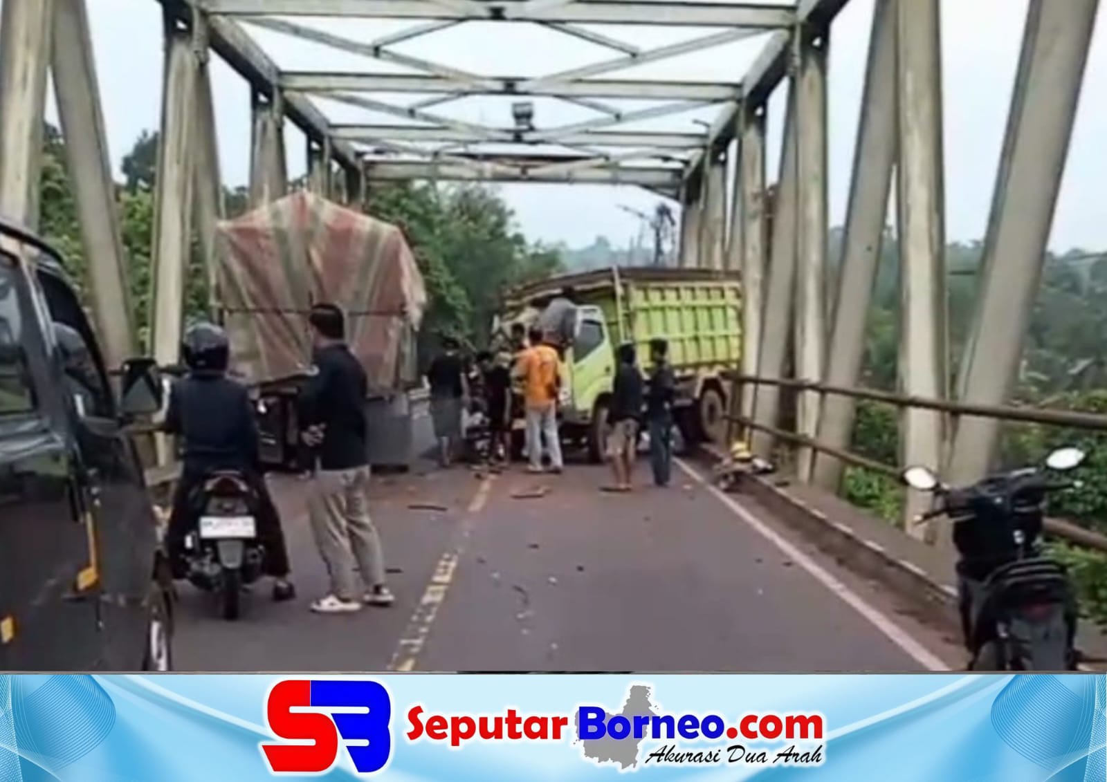 Dua Truk Adu Kuat di Jembatan Bejarum, Sopir Dilarikan ke Rumah Sakit