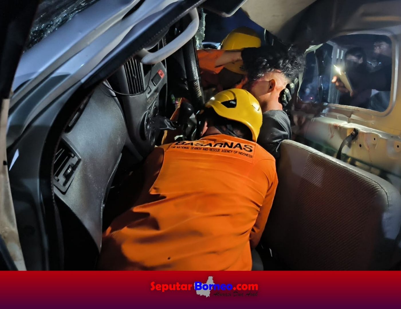 Sopir Pikap Terjepit Kabin Mobil, Tim SAR Palangka Raya Lakukan Evakuasi Dramatis