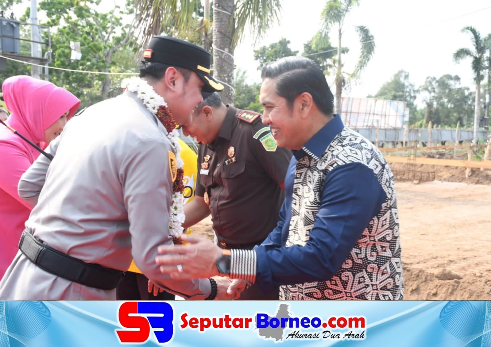 Kapolres Pulang Pisau yang baru, AKBP Muhammad Aminuddin ketika tiba di Mapolres disambut Bupati dan Wabup. (FOTO:ISTIMEWA)