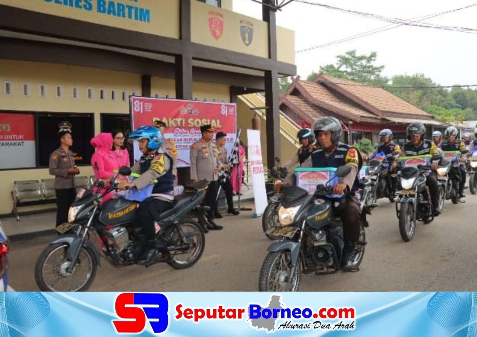 Polres Bartim Salurkan 36 Paket Sembako untuk Warga Desa Binaan