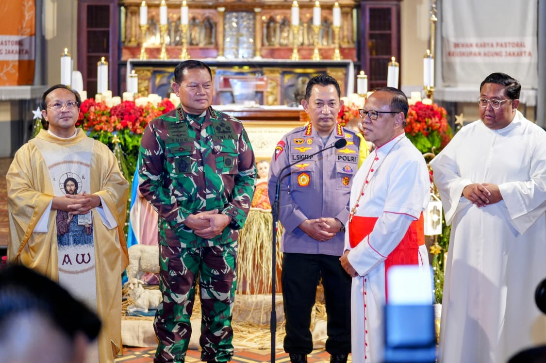 Kapolri dan Panglima TNI Turun Cek Pengamanan Natal