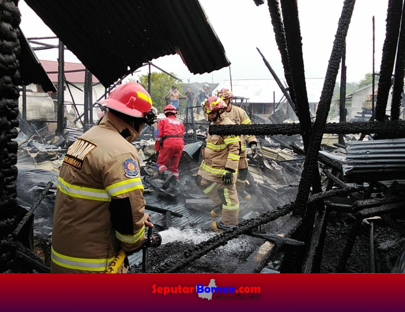 Diduga Akibat Arus Pendek, Warung Kayu di Pahandut Seberang Ludes Terbakar