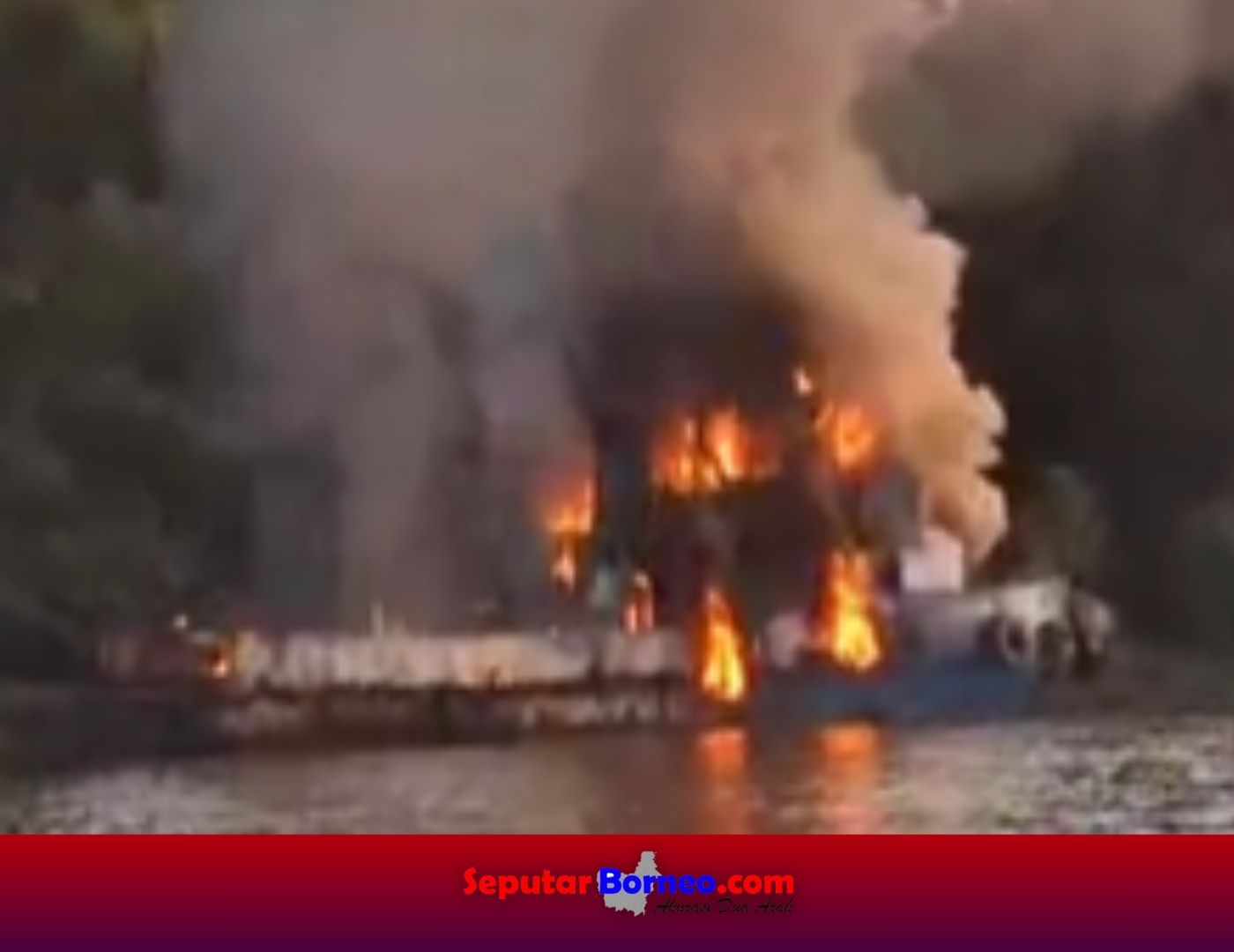 TB Surya 03 dan Tongkang Terbakar di Perairan Barsel