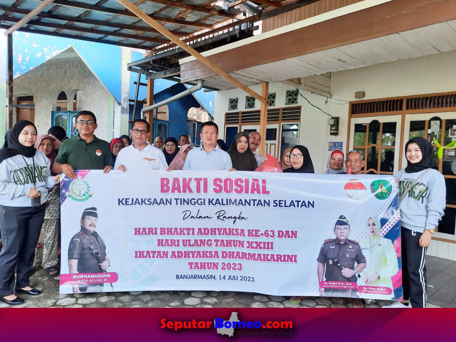 Sambut HBA Ke-63 dan HUT IAD Ke-23, Kejati Kalsel Gelar Bakti Sosial