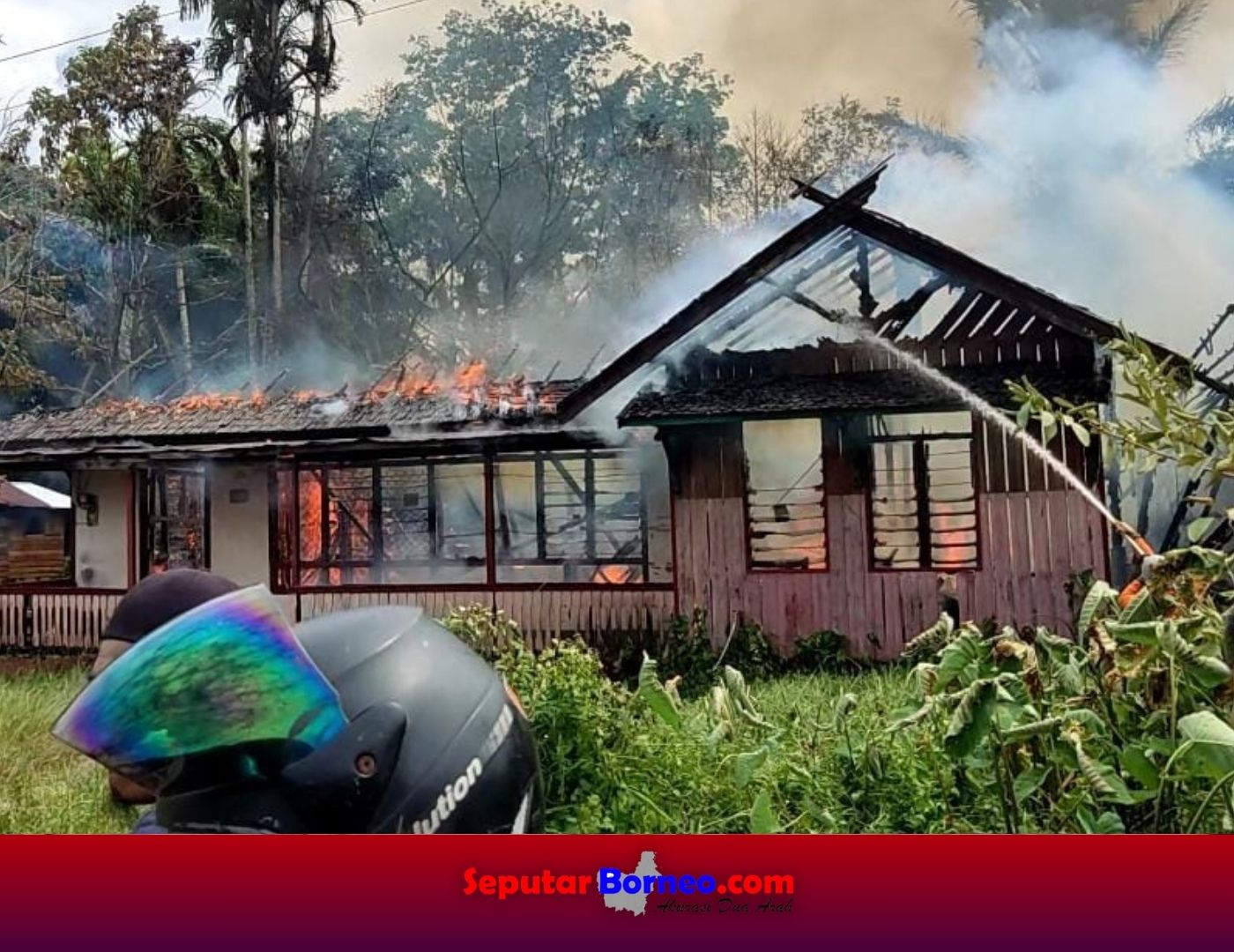 Siang Bolong Rumah Warga Jalan Manjuhan Terbakar