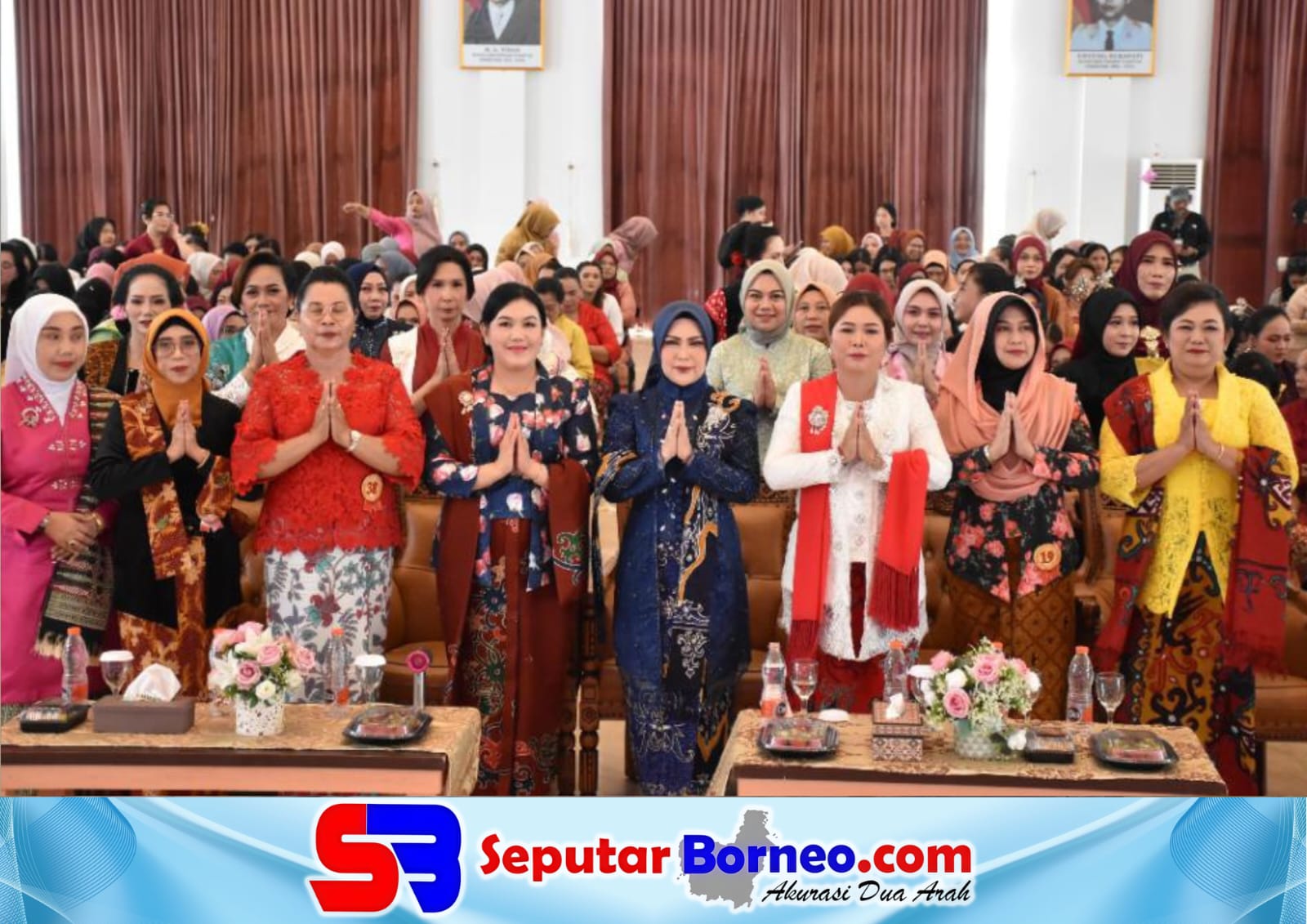 Ketua TP PKK Kabupaten Kapuas, Hj. Siti Saniah Wiyatno, dan turut dihadiri Ketua Gabungan Organisasi Wanita (GOW) Kabupaten Kapuas, Hertitati Dodo, Ketua DWP Kapuas Ny. Silvya Veronita Usis I. Sangkai, serta pengurus DWP tingkat kabupaten, kecamatan, hingga kelurahan dalam pertemuan rutin bulan Mei 2026 di Hall Rumah Jabatan Bupati Kapuas, pada Selasa (5/5/2026). FOTO: HUMAS/SB
