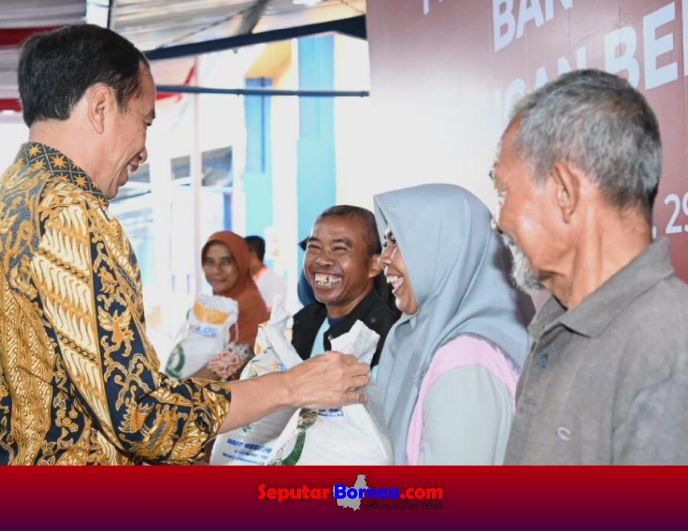 Bagikan Bantuan Pangan, Presiden: Harga Beras Naik Karena Hampir Semua Negara Gagal Panen