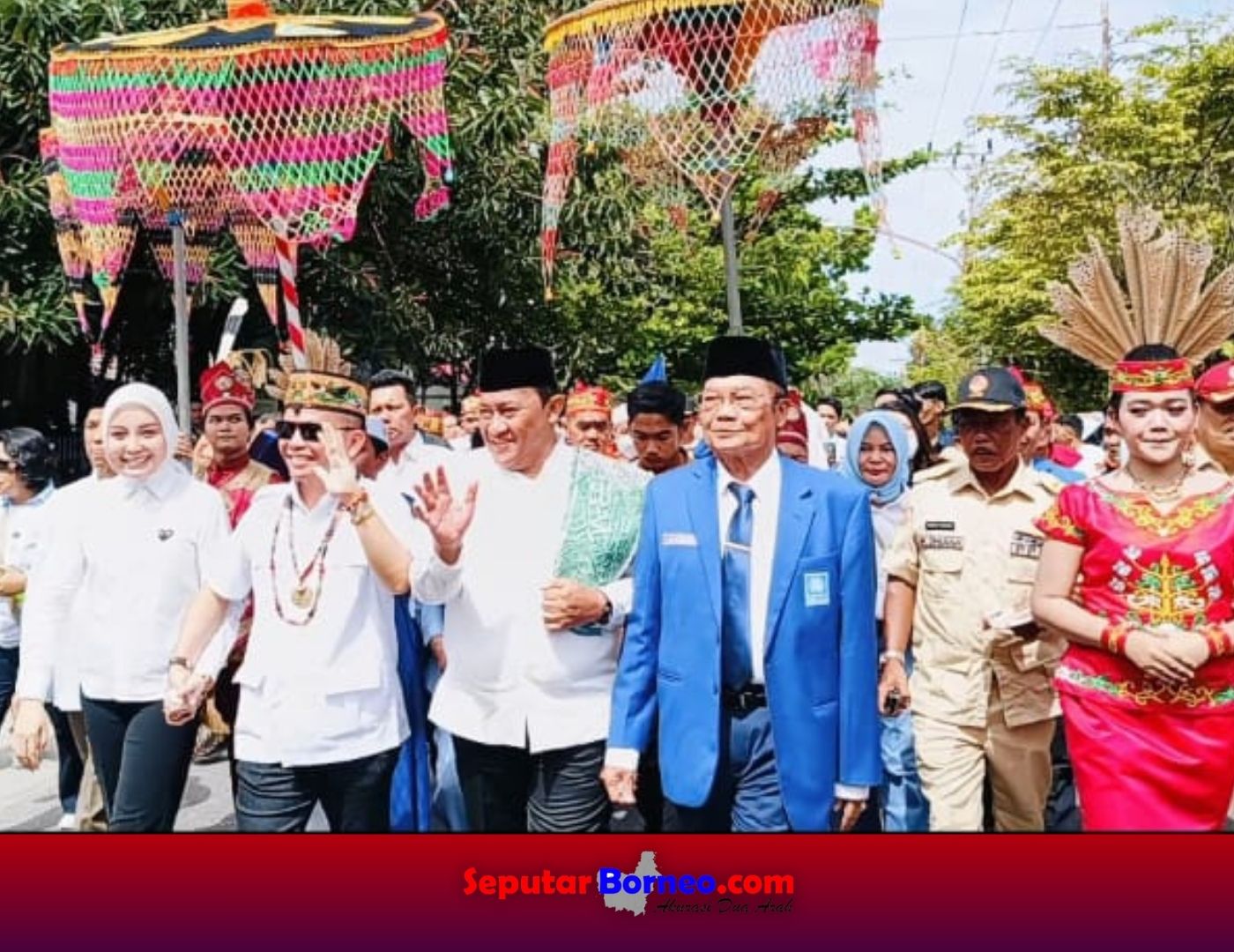 Daftar ke KPU, Agustiar Sabran-Edy Pratowo Diantar Ratusan Masa Pendukung