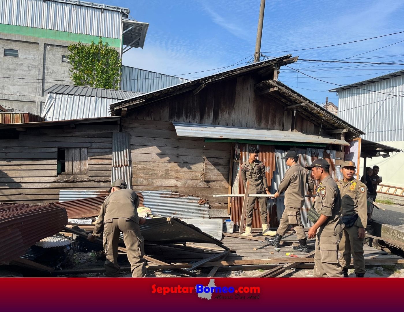 Penertiban Pasar Keramat, Terjadi Bersitegang antara Pedagang dan Petugas