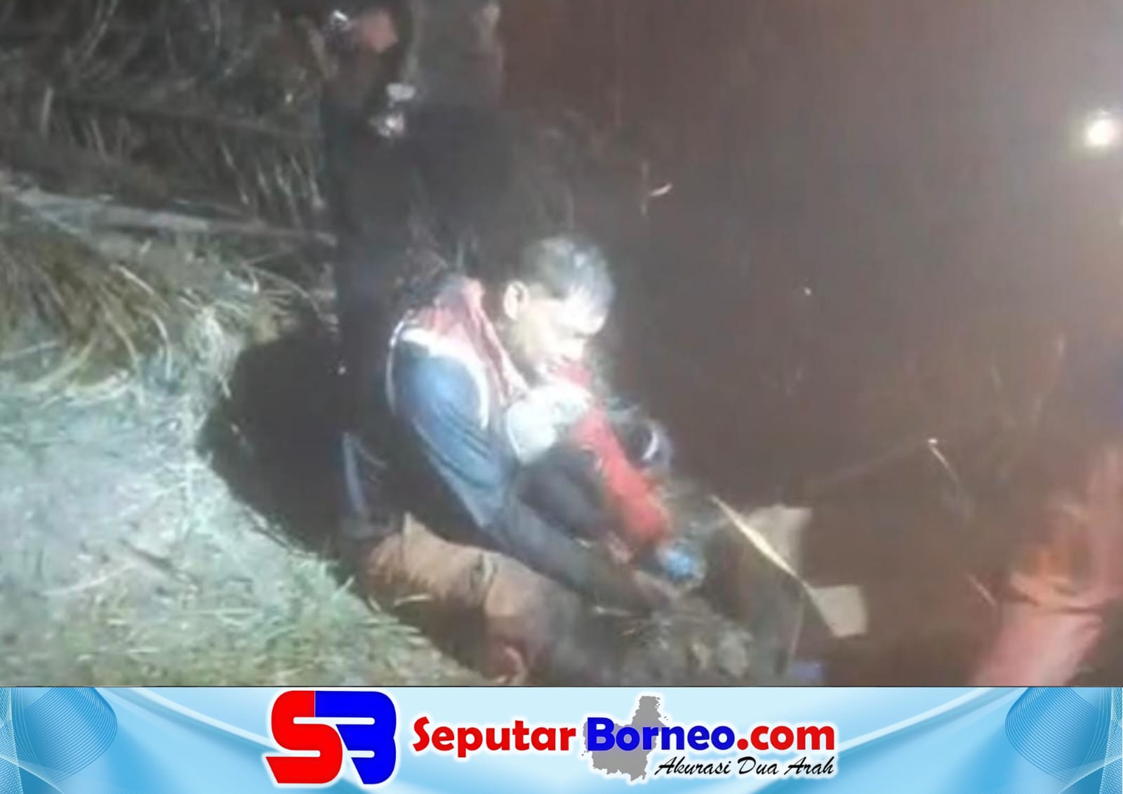 Petugas Damkar Sesak Napas Saat Padamkan Karhutla di Kujan