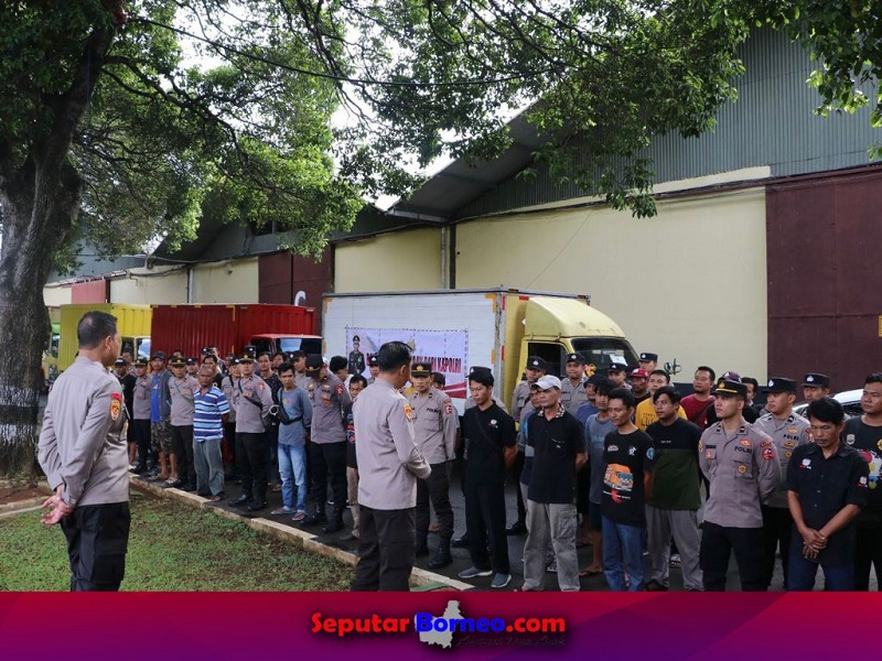 Bantuan Kemanusiaan 30 Ribu Paket Sembako Kapolri Diserahkan ke Persis