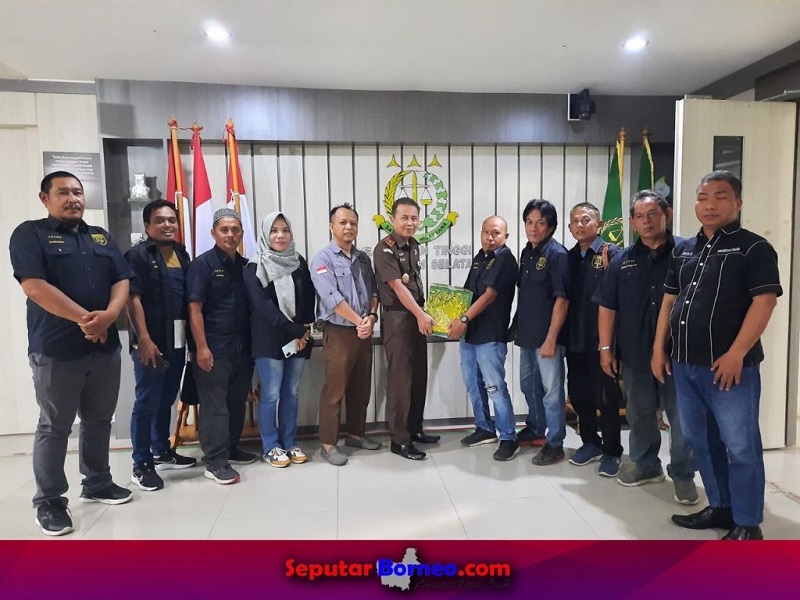 Kejati Kalsel Berbagi Kasih Sembako Menjelang Idul Fitri