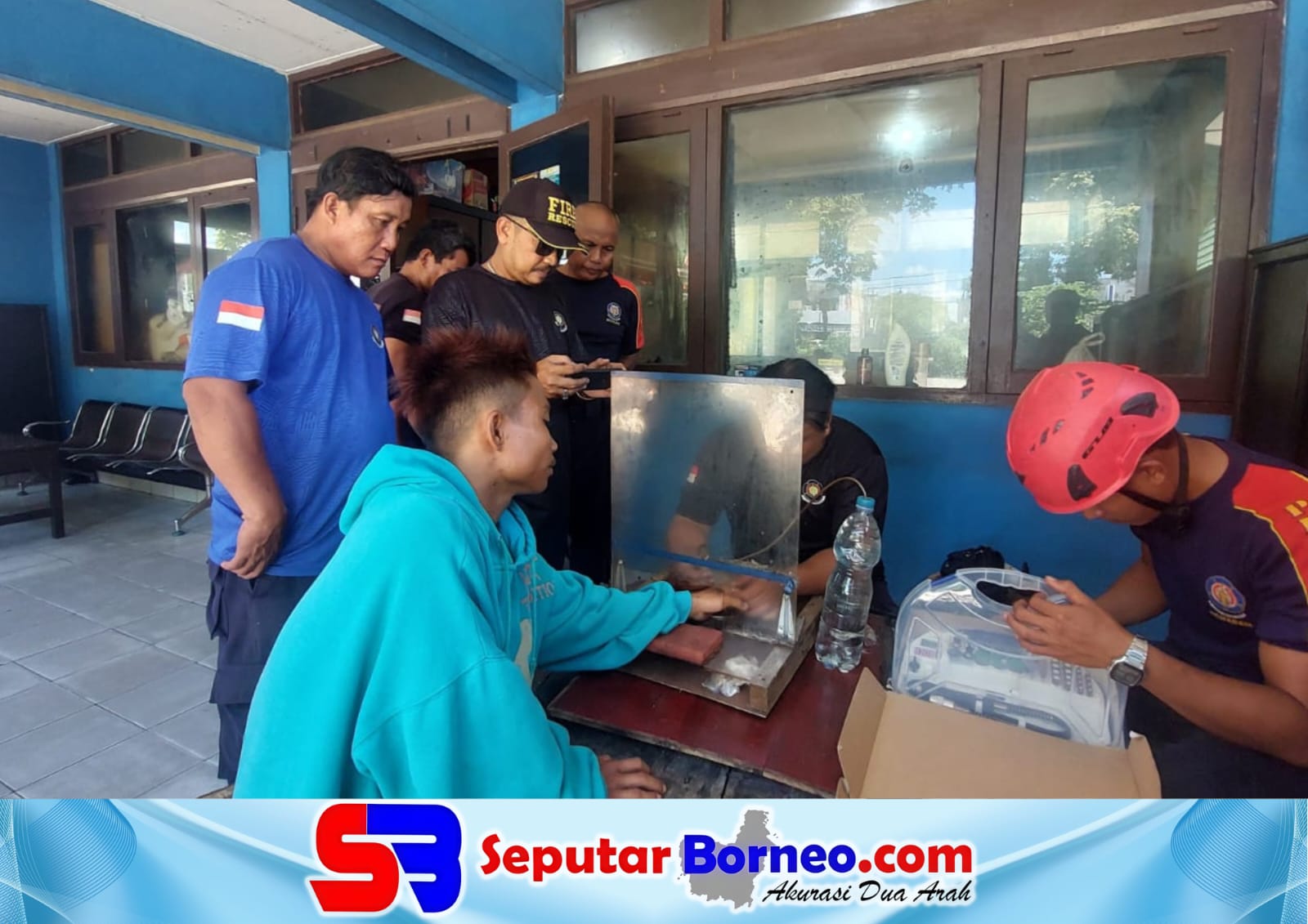 Aksi Sigap Damkar Palangka Raya, Lepaskan Cincin yang Menjepit Jari Pemuda hingga Bengkak