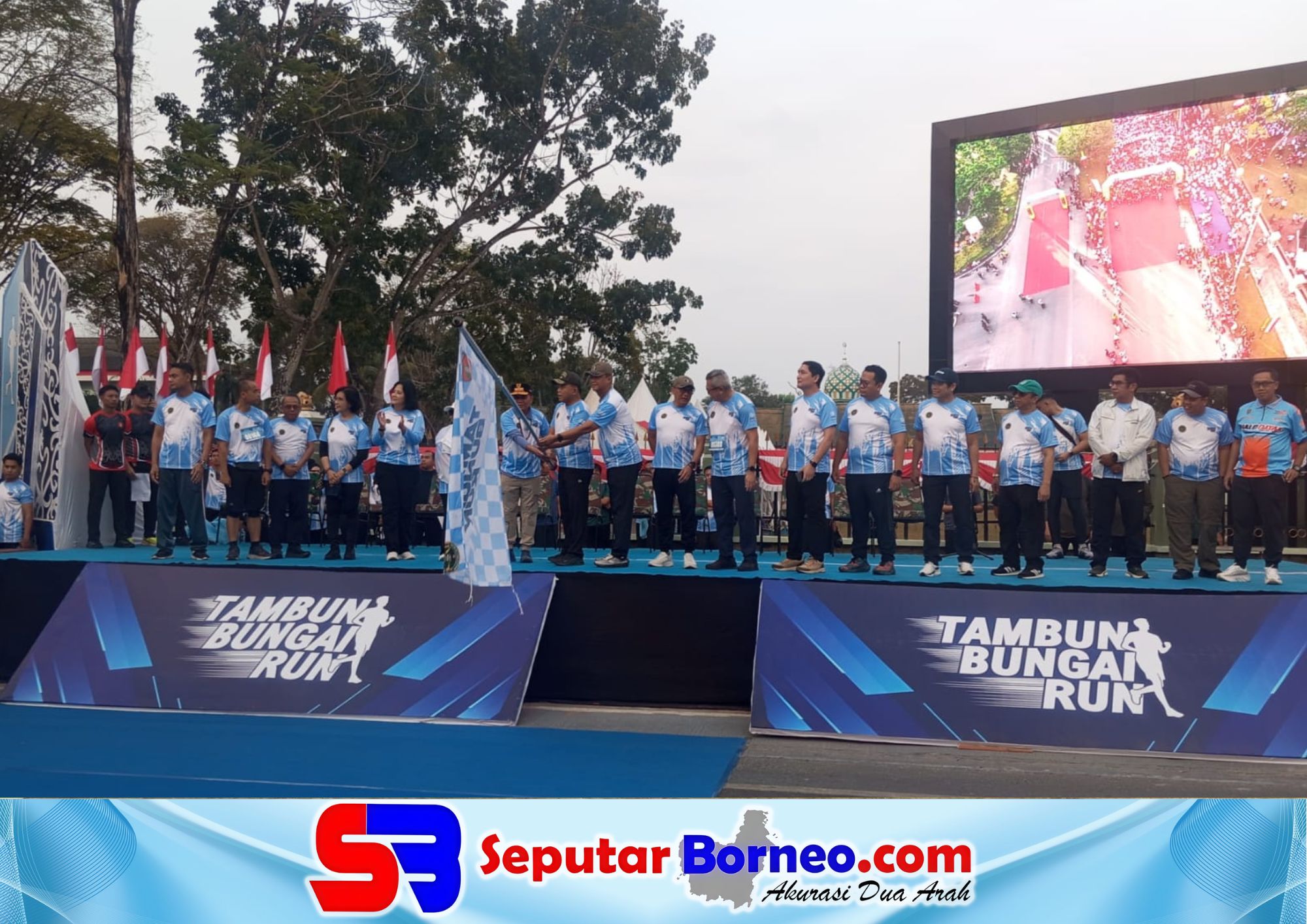 Pangdam XXII Tambun Bungai, Mayjen TNI Zainul Arifin bersama Gubernur Agustiar Sabran dan Kapolda Irjen Pol Iwan Kurniawan melepas peserta Tambun Bungai Run. (FOTO: ISTIMEWA)