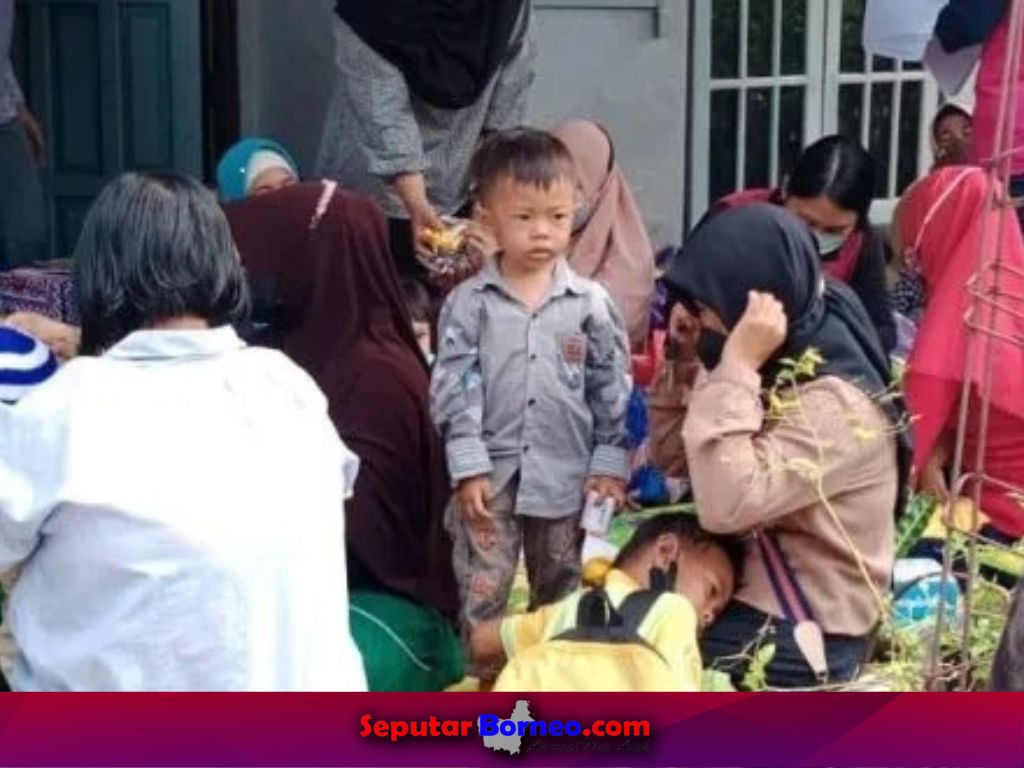 Orang tua dan anak-anak saat datangi Puskesmas cek kondisi kesehatan. (FOTO:ISTIMEWA)