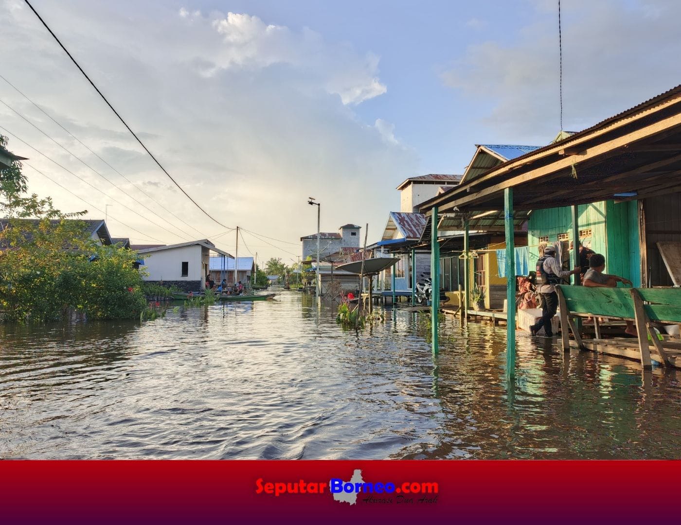 Kondisi banjir masih merendam Desa Hanjalipan, Kecamatan Kota Besi. (FOTO:ISTIMEWA)