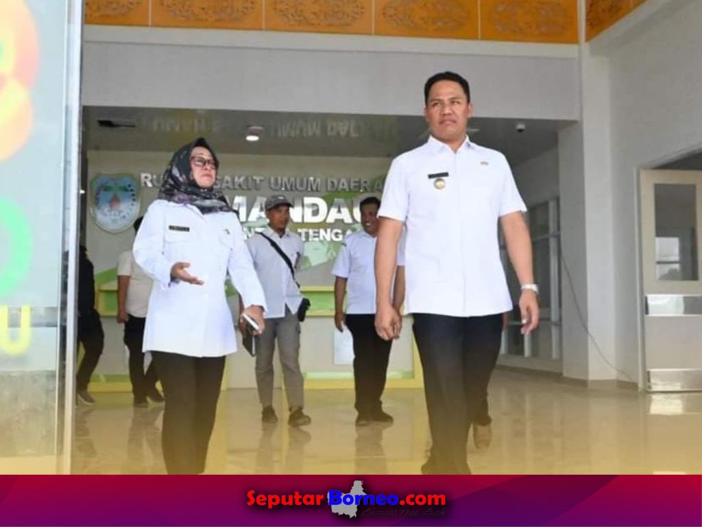 Bupati Kabupaten Lamandau, Hendra Lesmana saat menijau gedung RSUD Lamandau. (FOTO:ISTIMEWA)