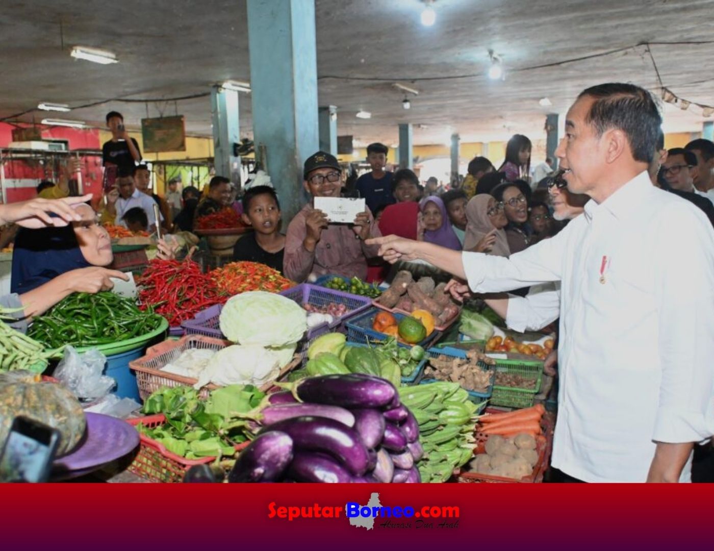 Pastikan Kestabilan Harga, Jokowi Tinjau Pasar PPM Sampit