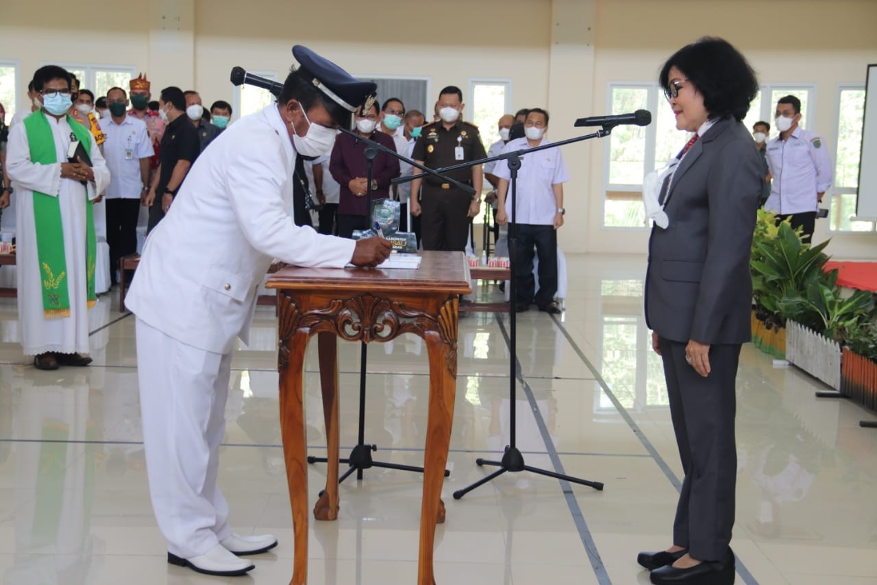 Bupati Pulpis Lantik 20 Kades Terpilih