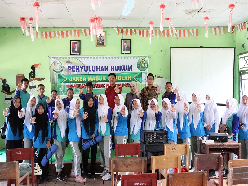 Kejari Pulpis Laksanakan Program JMS di SMA Negeri 1 Kahayan Kuala
