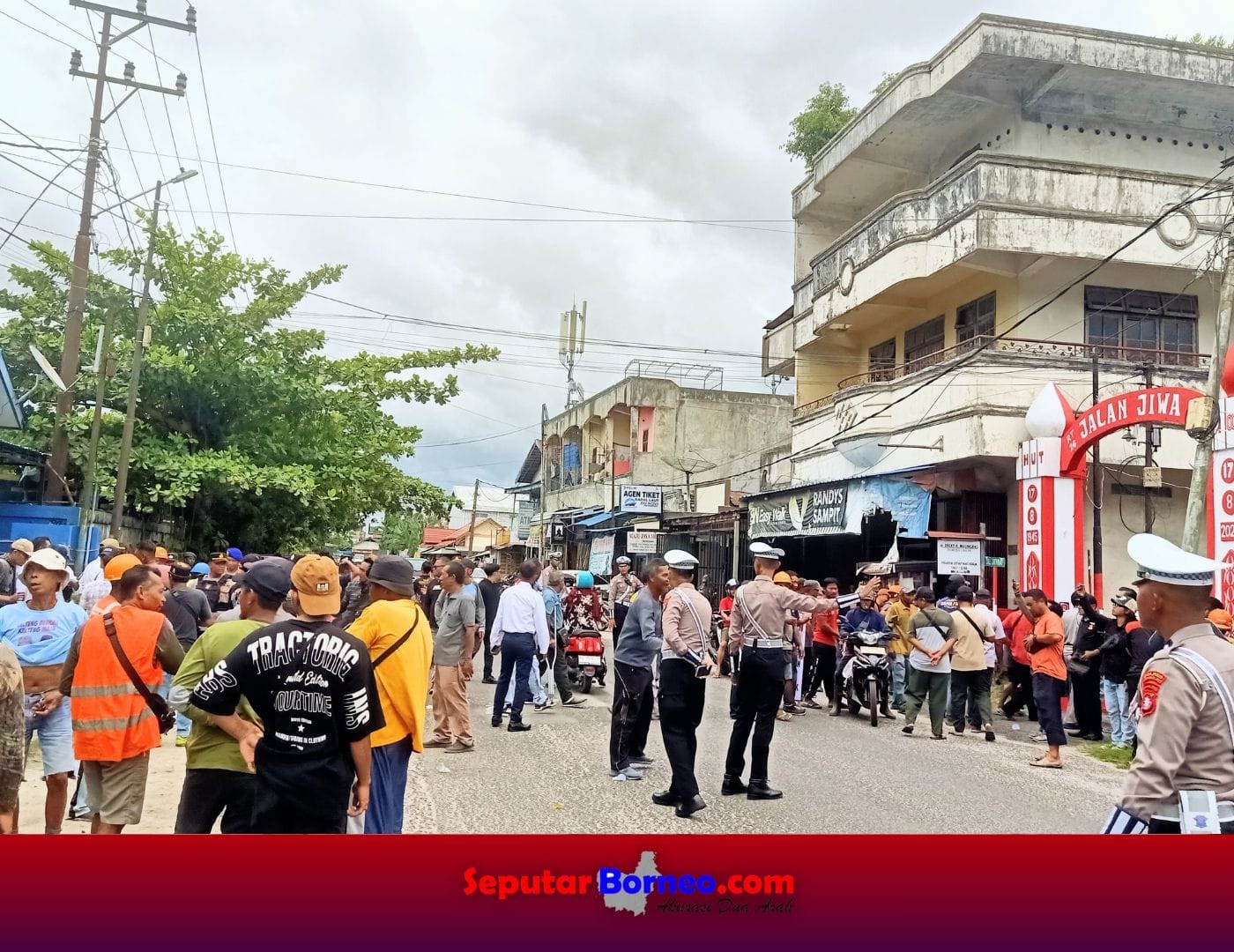 Ratusan Buruh TKBM Pelabuhan Sampit Gelar Aksi, Tuntut Penertiban Kegiatan Bongkar Muat