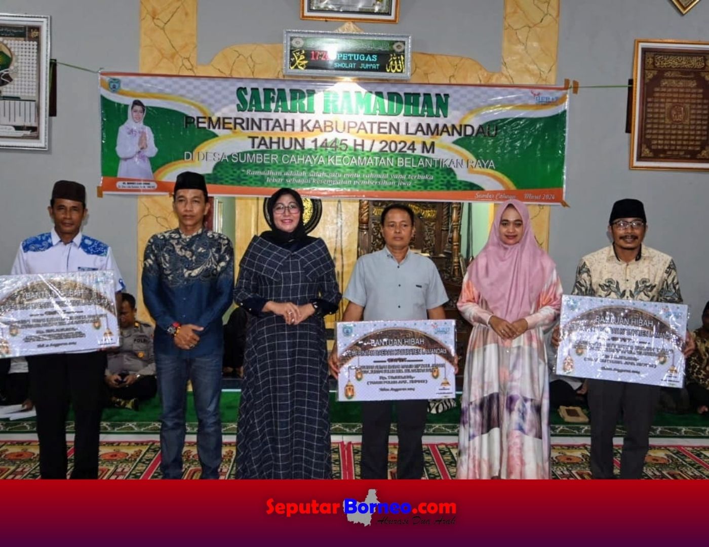 Safari Ramadan, Pj Bupati Lamandau Salurkan Bantuan