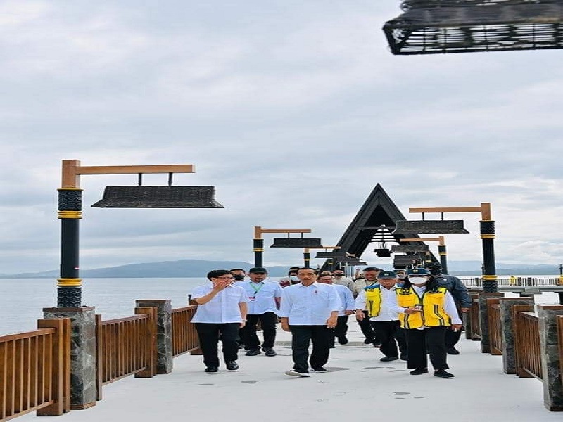 KUNKER : Presiden Joko Widodo tiba di Dermaga Pulau Bunaken saat melakukan kunjungan kerja di Kota Manado. (FOTO:SEKRETARIAT PRESIDEN)