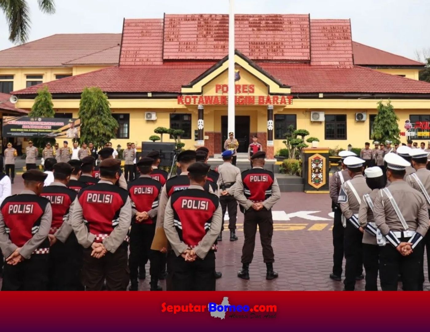 Kapolres Kobar, AKBP Yusfandi Usman saat memimpin pelaksanaan apel pagi. (FOTO:ISTIMEWA)