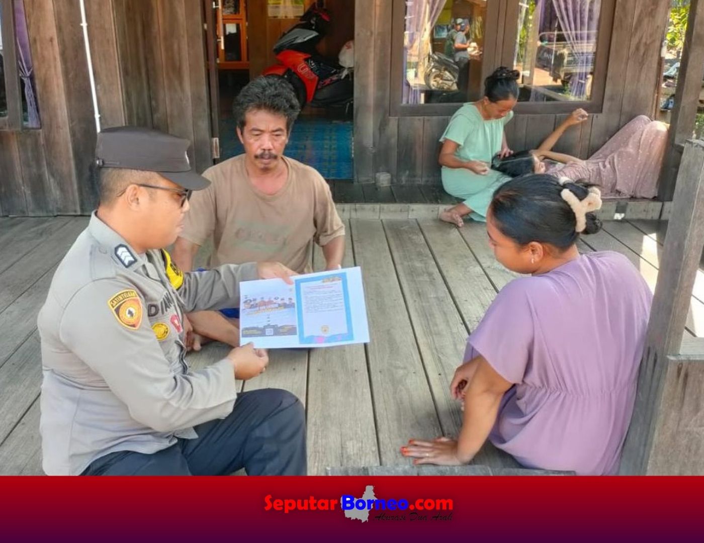 Polisi Datangi Masyarakat Sosialisasikan Penerimaan Polri 2024