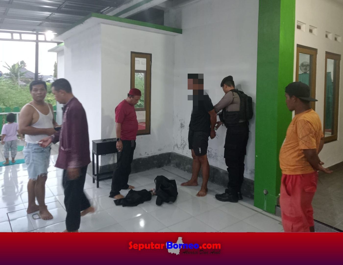 Diduga Mencuri Kotak Amal, Seorang Pria Digelandang ke Kantor Polisi