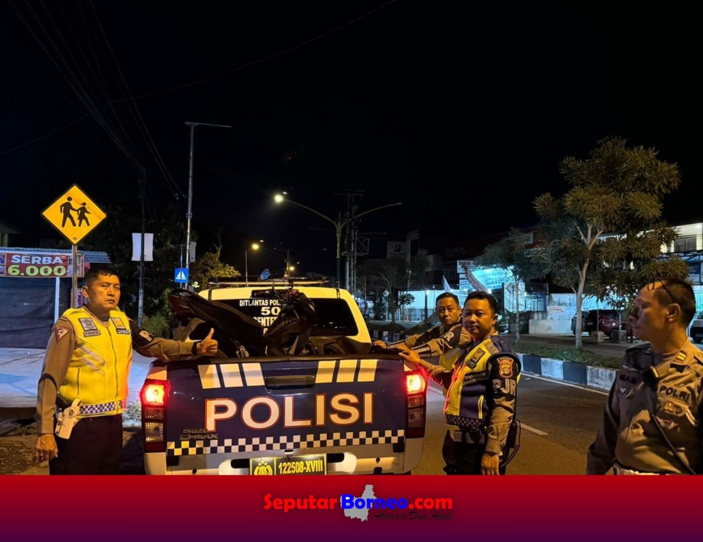 Petugas ketika menindak aksi balapan liar di wilayah Kota Palangka Raya, Minggu (23/6/2024) malam kemarin. (FOTO:ISTIMEWA)