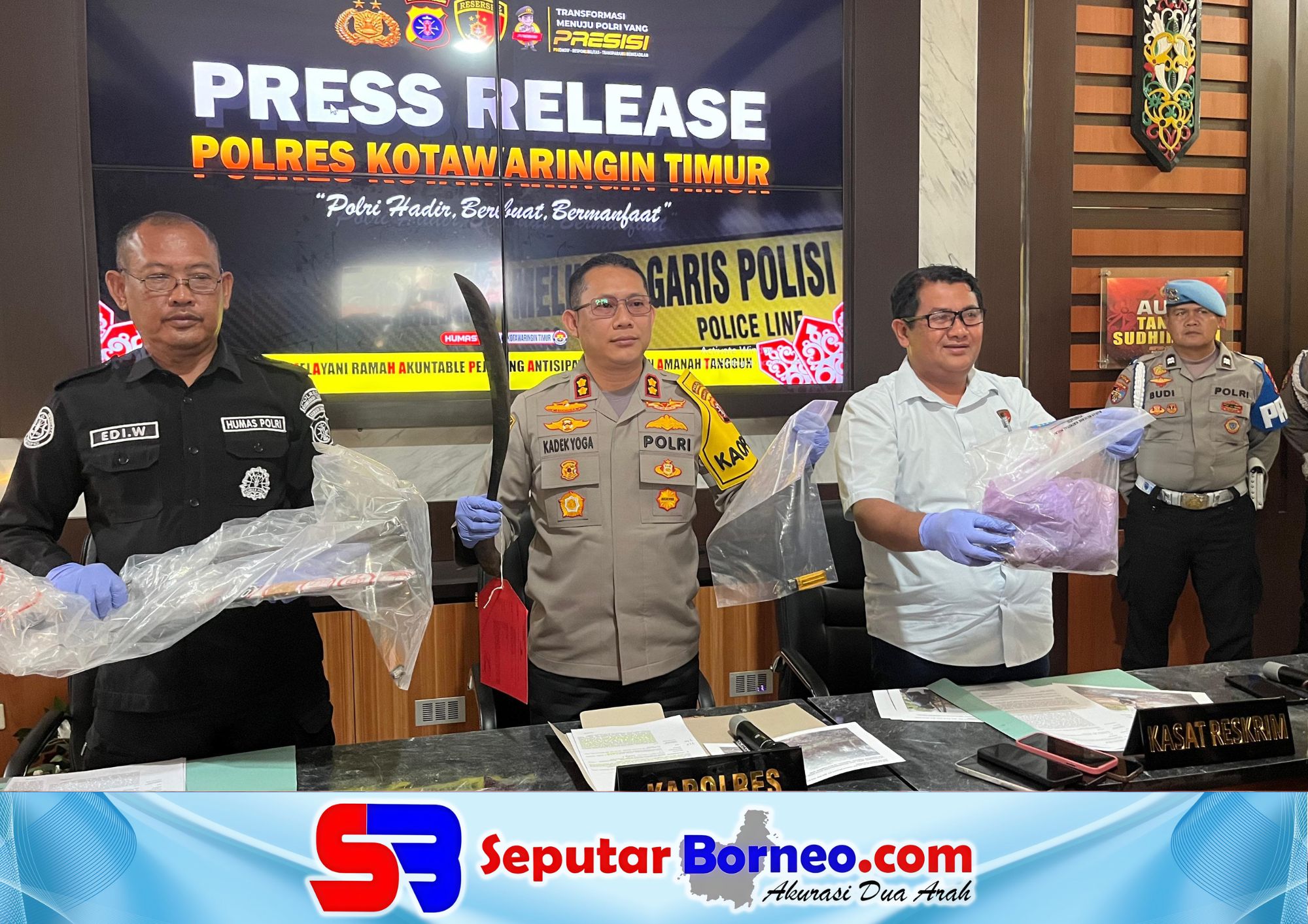 Kapolres Kotim, AKBP I Kadek Dwi Yoga Sidhimantara memimpin konferensi pers kasus karhutla. (FOTO: SEPUTAR BORNEO)