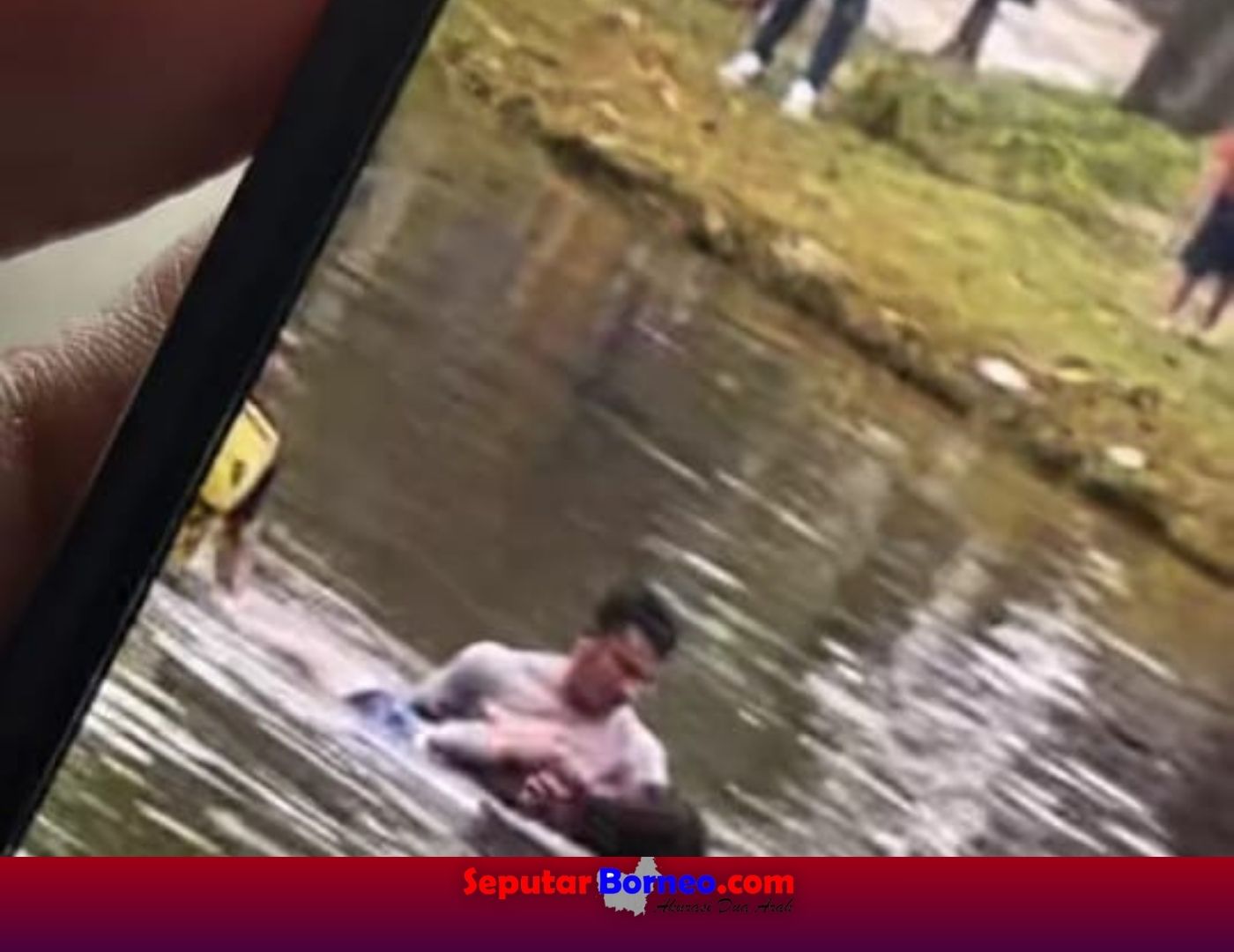 Seorang Anak Perempuan Tenggelam di Danau Salju Biru Sampit
