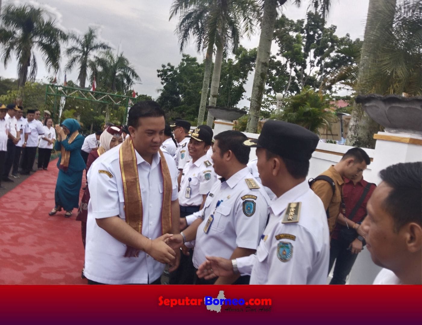 Hari Pertama Berkantor, Bupati Lamandau Pimpin Apel Gabungan Seluruh ASN