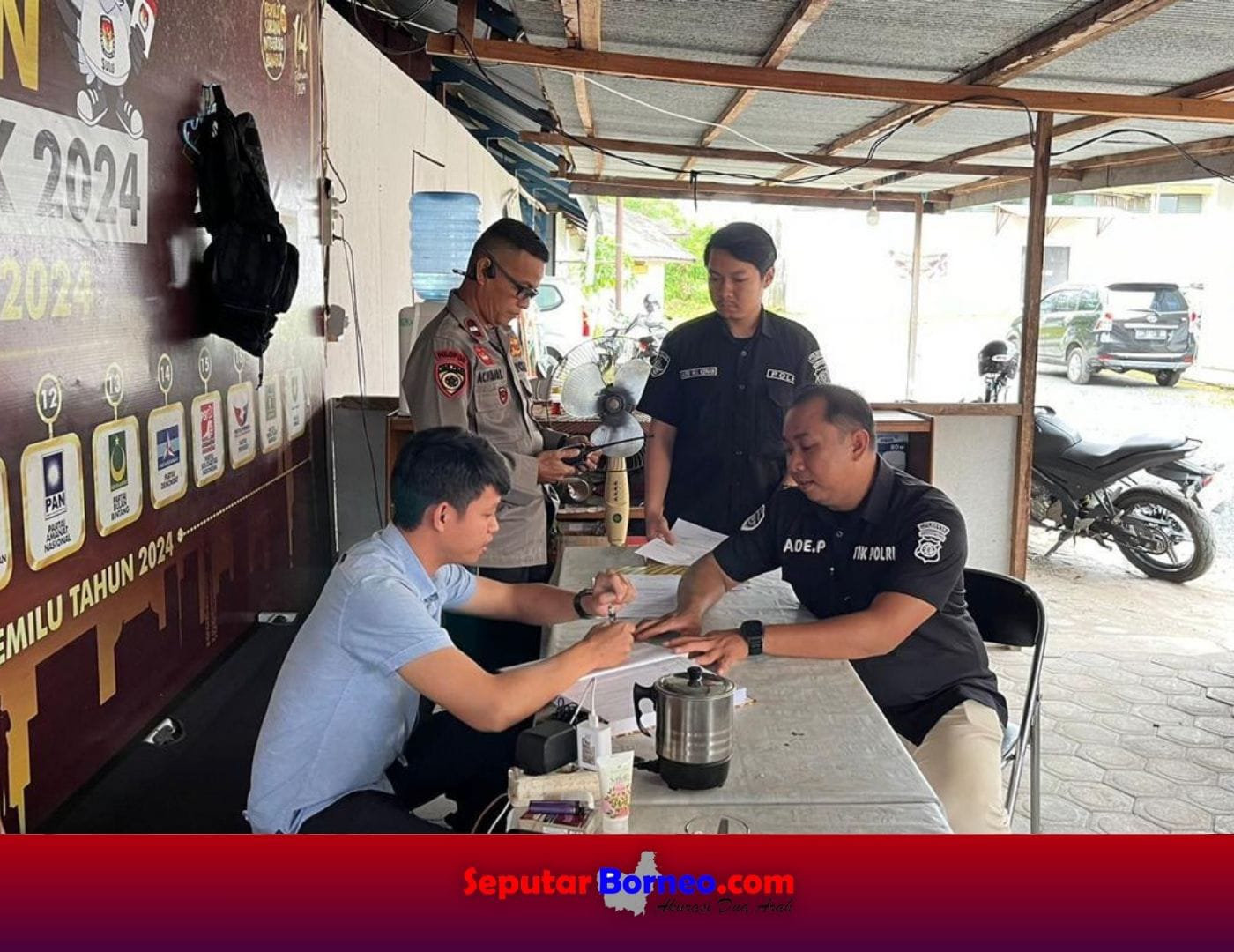 Penyerahan Alat HT kepada personel PAM, Kamis (22/8/2024).
