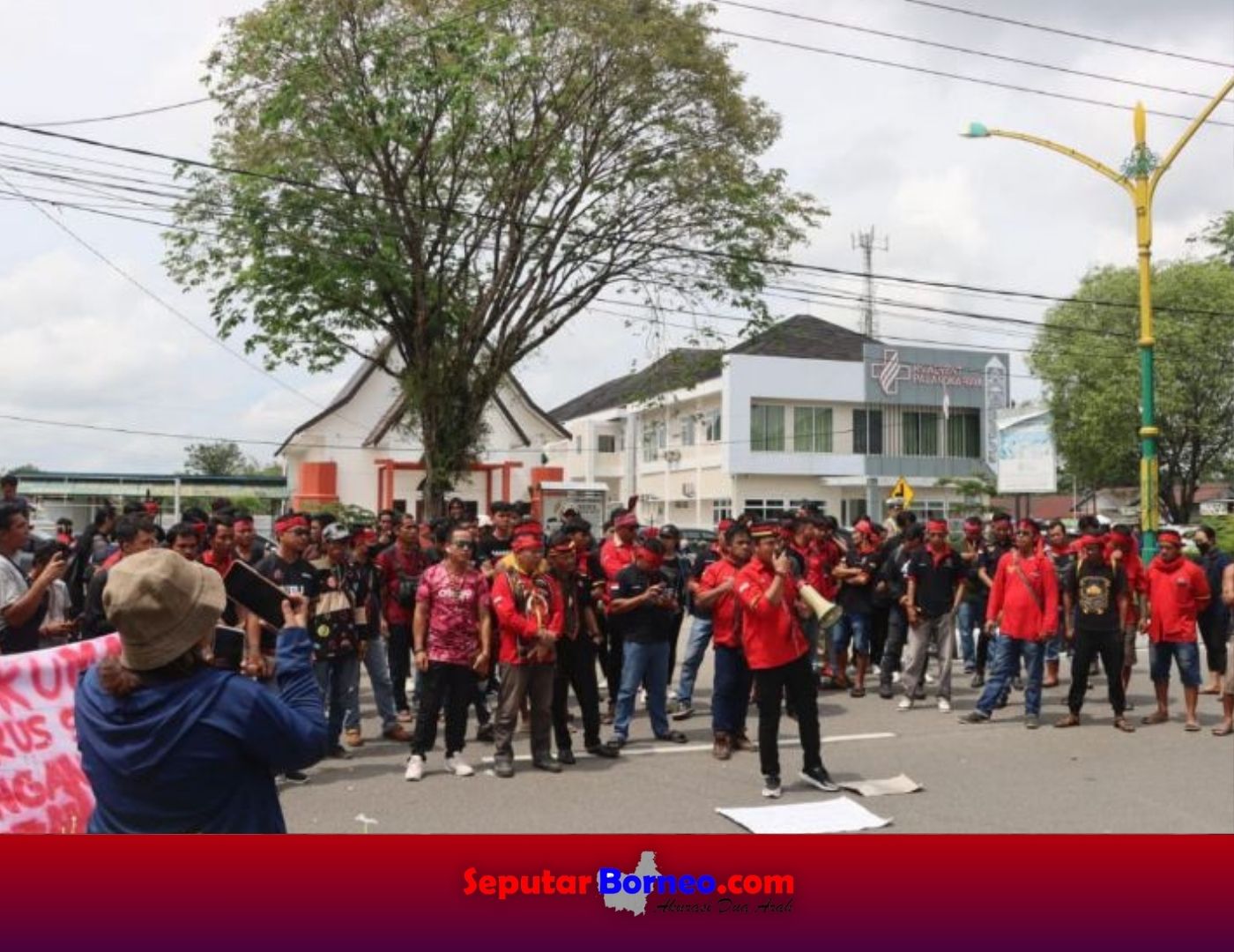 Massa Minta Terapkan Pasal Ini Kepada Terdakwa Iptu ATW